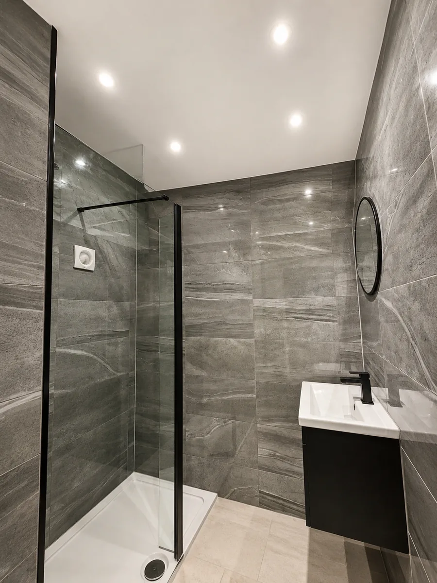 Recessed spotlights installed in a modern bathroom